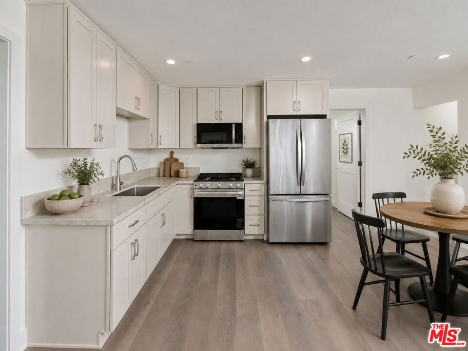4942 Topanga Canyon Boulevard Property Photo 15