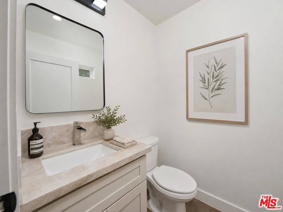 4942 Topanga Canyon Boulevard Property Photo 16