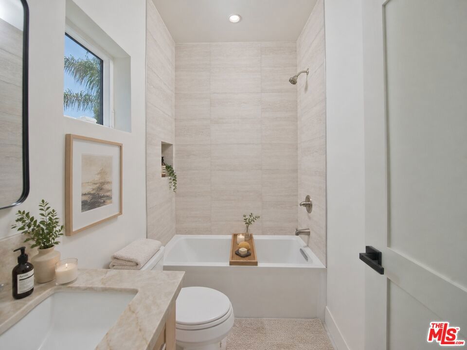 4942 Topanga Canyon Boulevard Property Photo 28