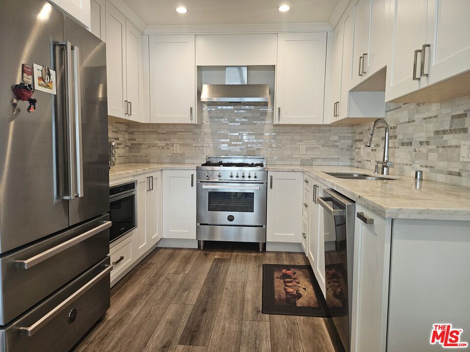 853 S Lucerne Boulevard 206 Property Photo 2