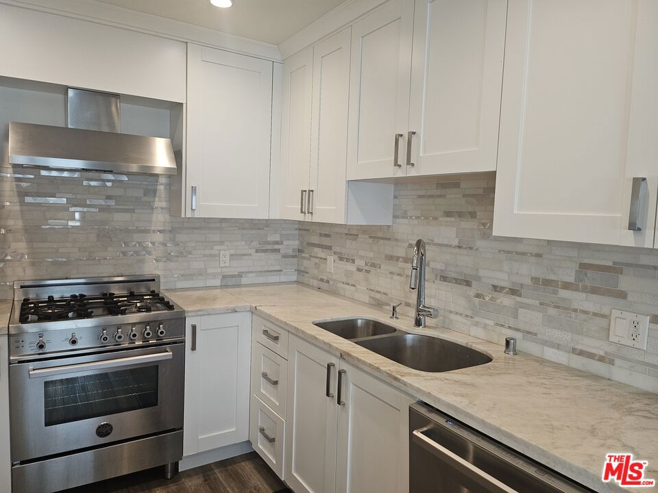 853 S Lucerne Boulevard 206 Property Photo 3