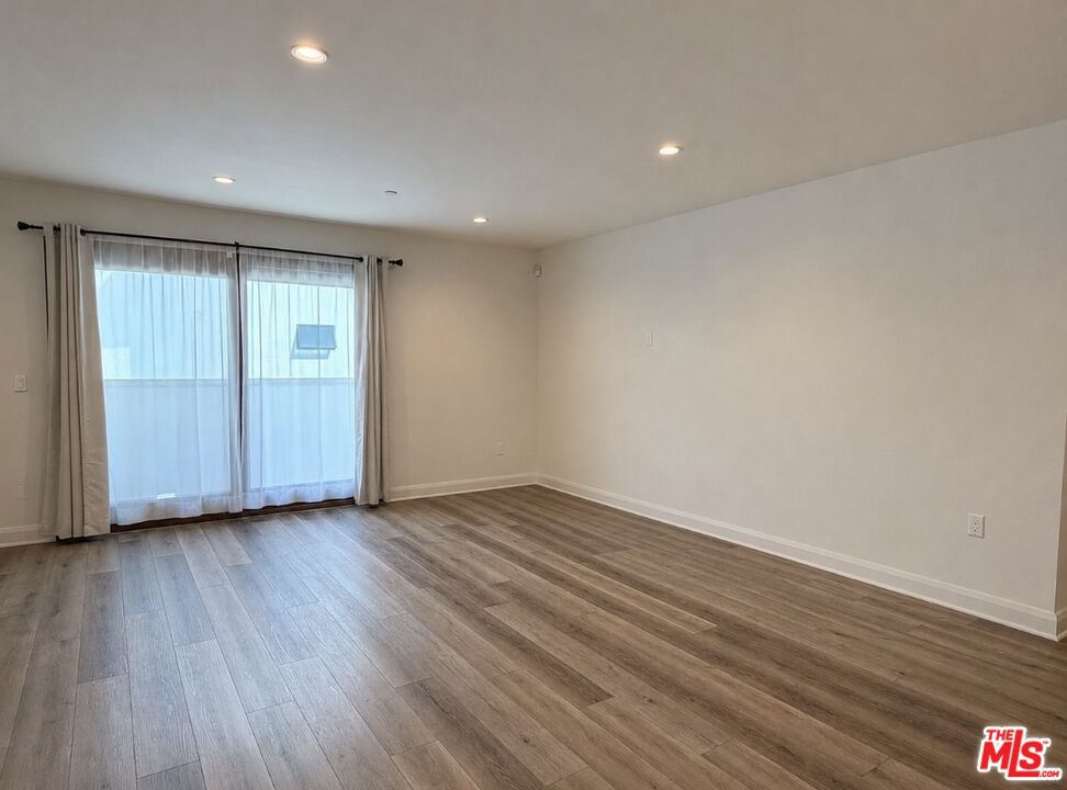 853 S Lucerne Boulevard 206 Property Photo 5