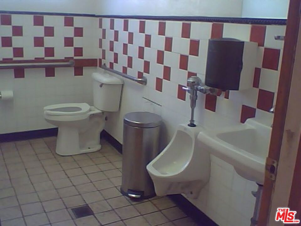 5349 Crenshaw Boulevard Property Photo 5