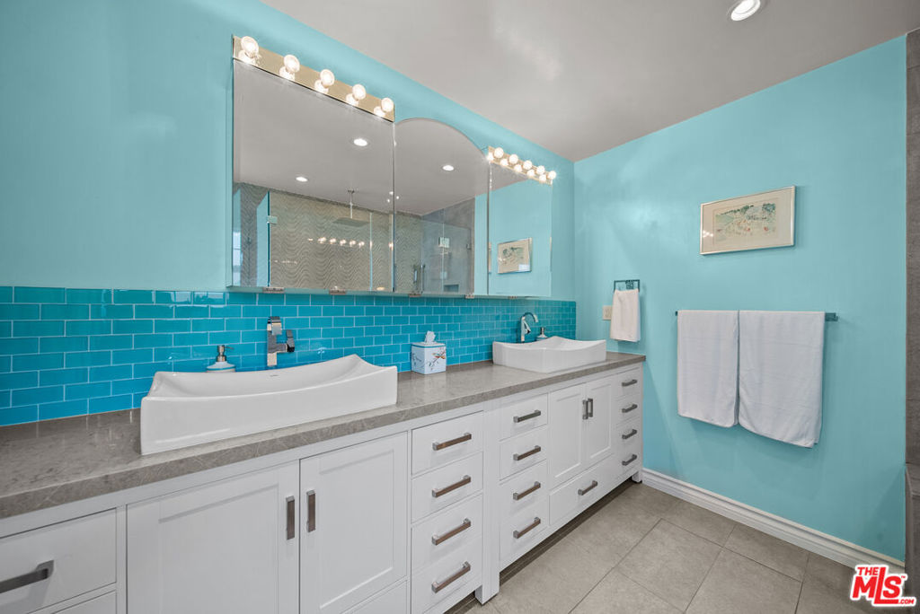 6015 Topeka Drive Property Photo 16