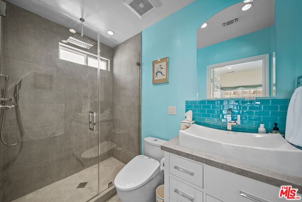 6015 Topeka Drive Property Photo 22