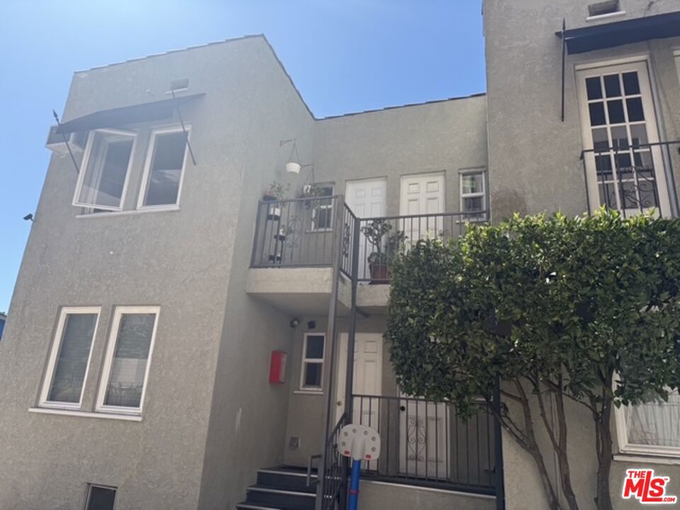 1750 N La Brea Avenue Property Photo 6