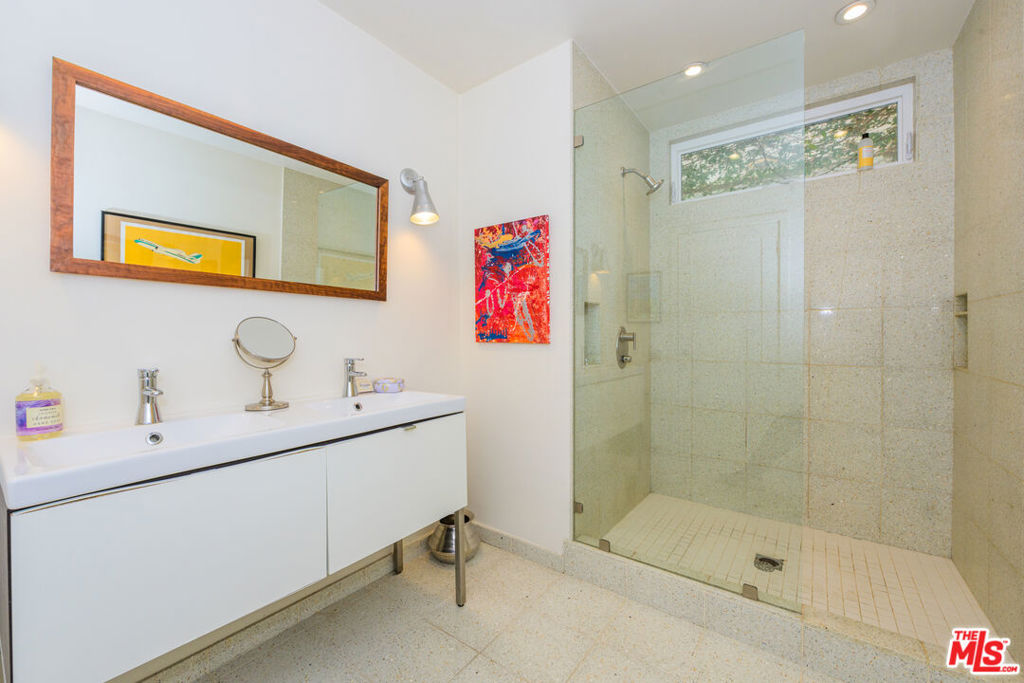 241 Rees Street Property Photo 32