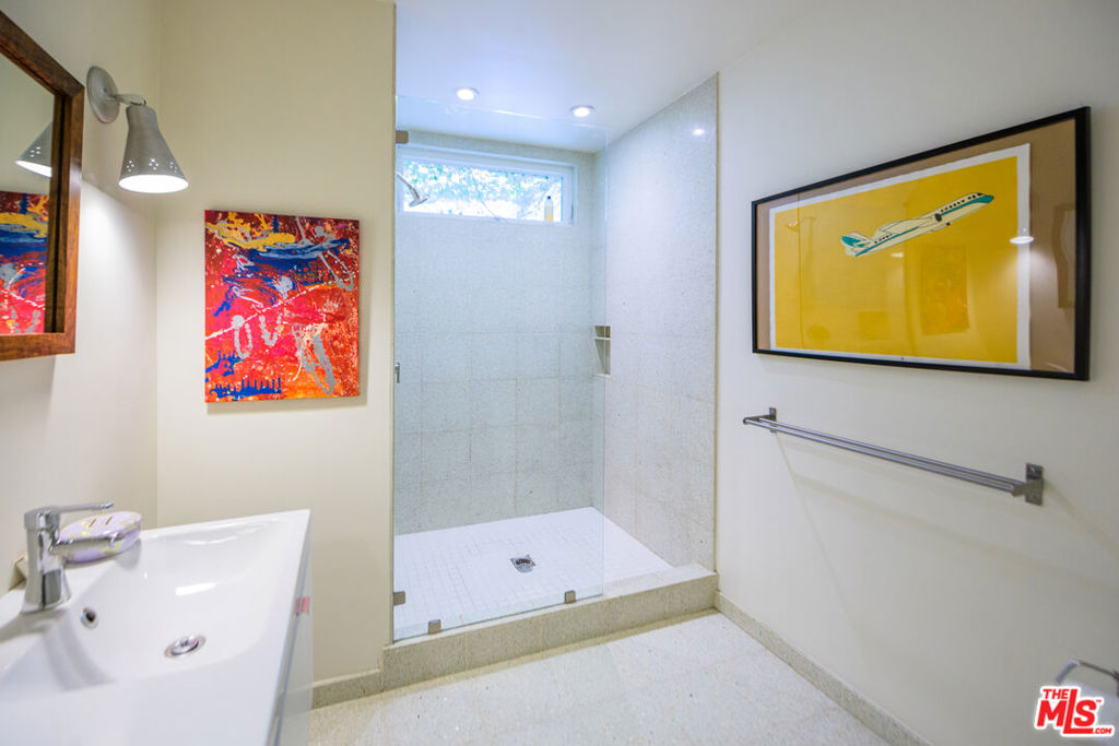 241 Rees Street Property Photo 33