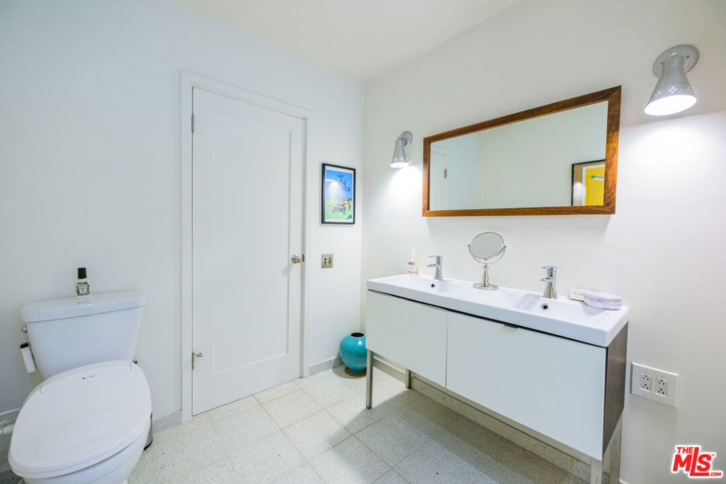 241 Rees Street Property Photo 34