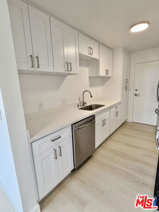 468 S Roxbury Drive 404 Property Photo 3
