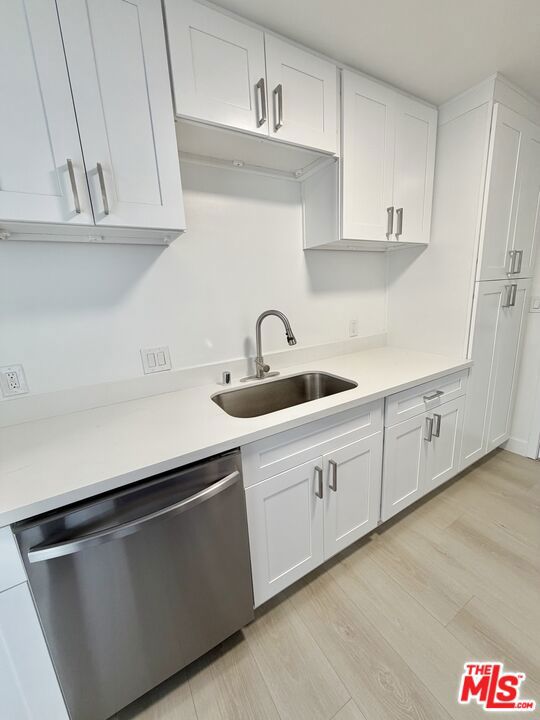 468 S Roxbury Drive 404 Property Photo 4