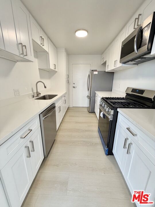 468 S Roxbury Drive 404 Property Photo 6