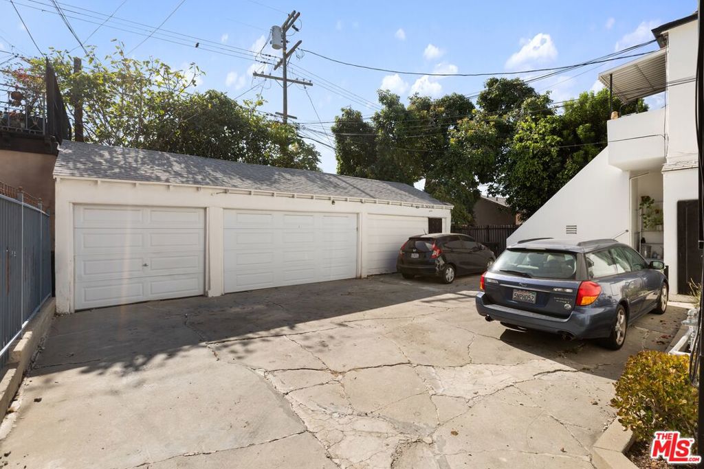 422 N Sierra Bonita Avenue Property Photo 4