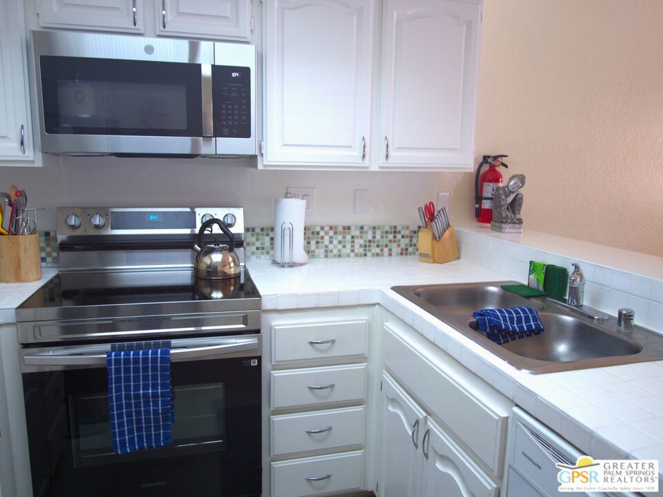 500 E Amado Road 706 Property Photo 7