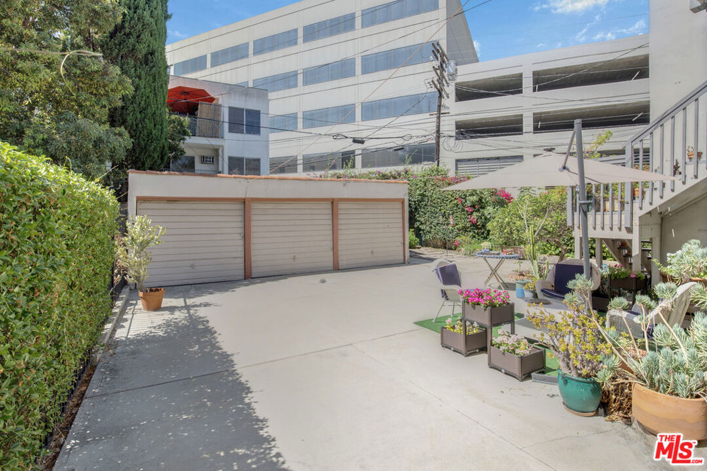 6626 W 6th Street Property Photo 7