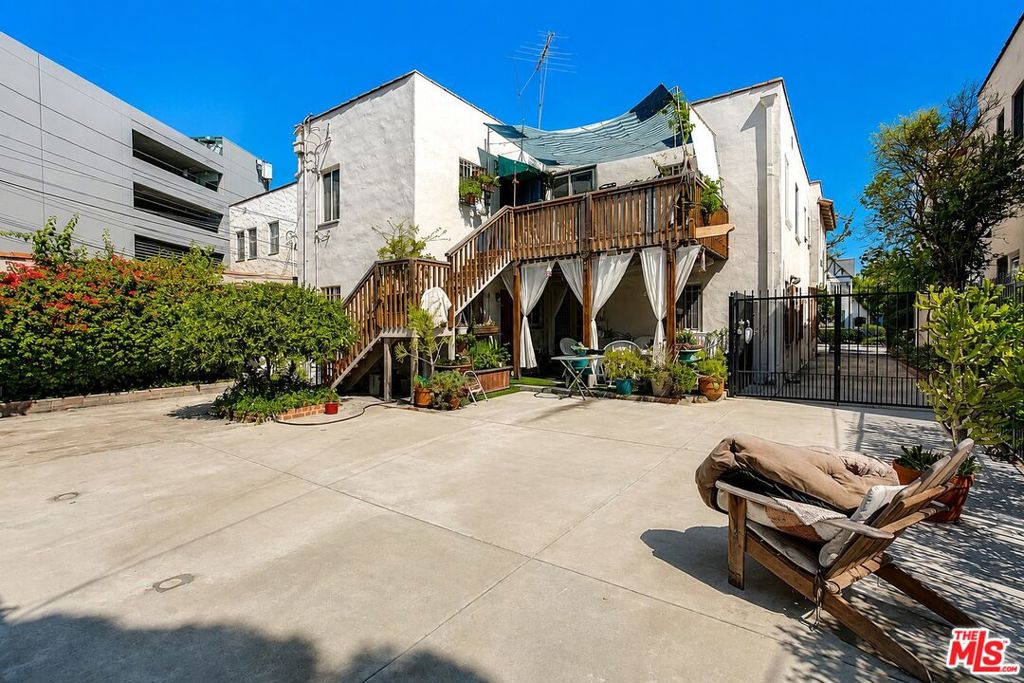 6626 W 6th Street Property Photo 8