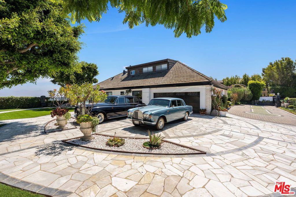 8416 Skyline Drive Property Photo 16