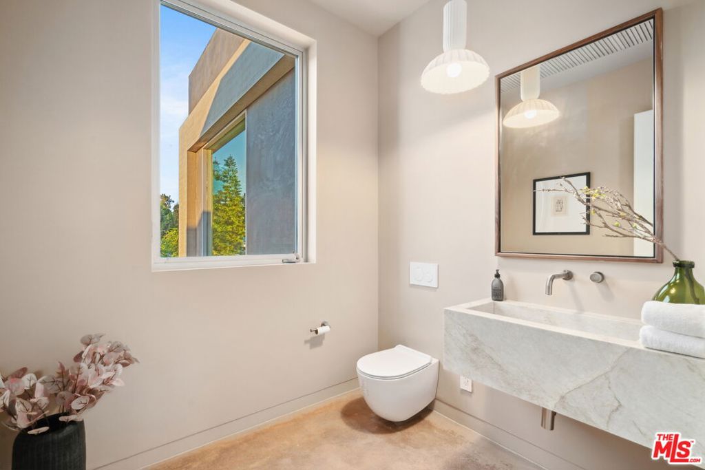 1264 Hyperion Avenue Property Photo 13