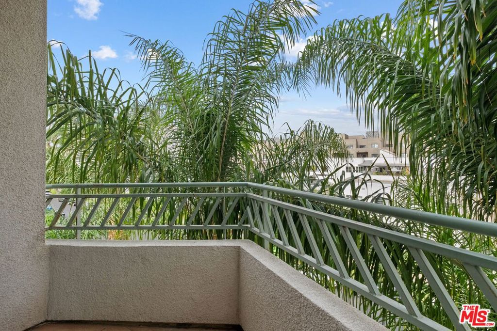 906 S Serrano Avenue 401 Property Photo 21