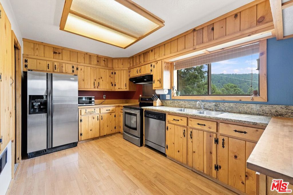 14404 Voltaire Drive Property Photo 12