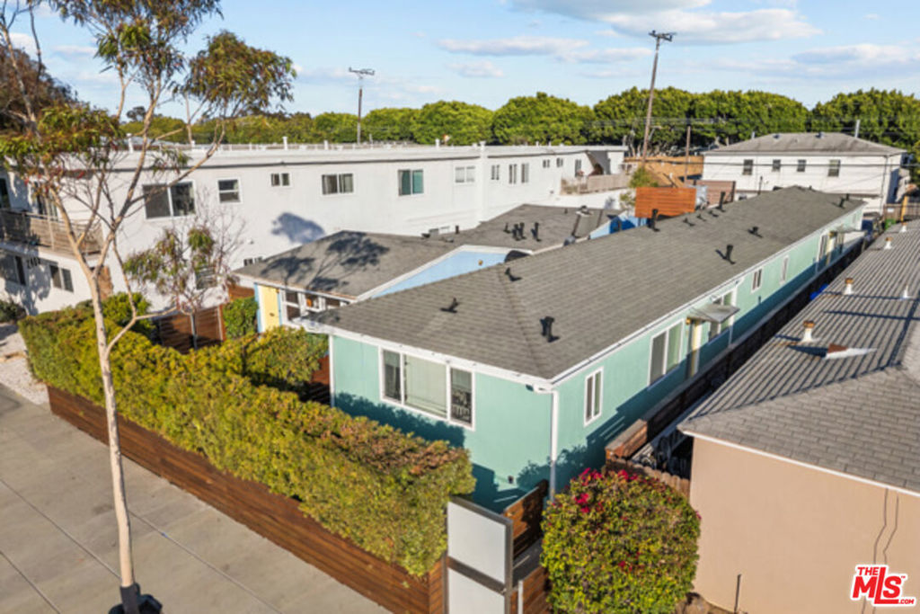 2402 Ocean Park Boulevard Property Photo 2