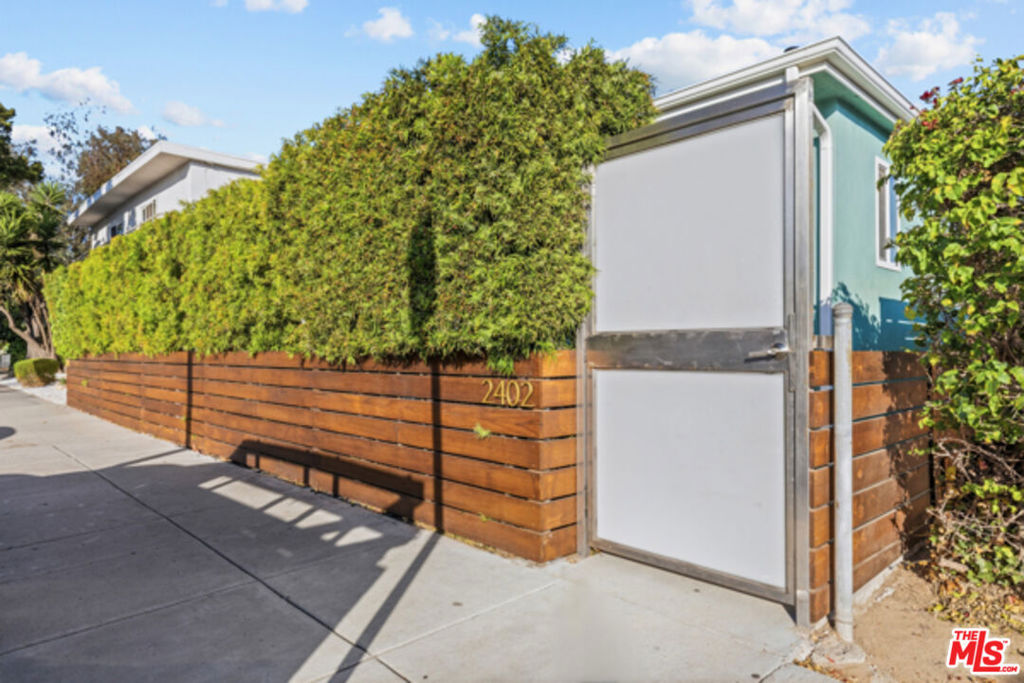 2402 Ocean Park Boulevard Property Photo 3