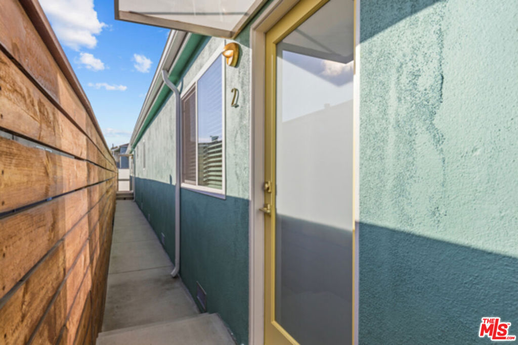 2402 Ocean Park Boulevard Property Photo 4