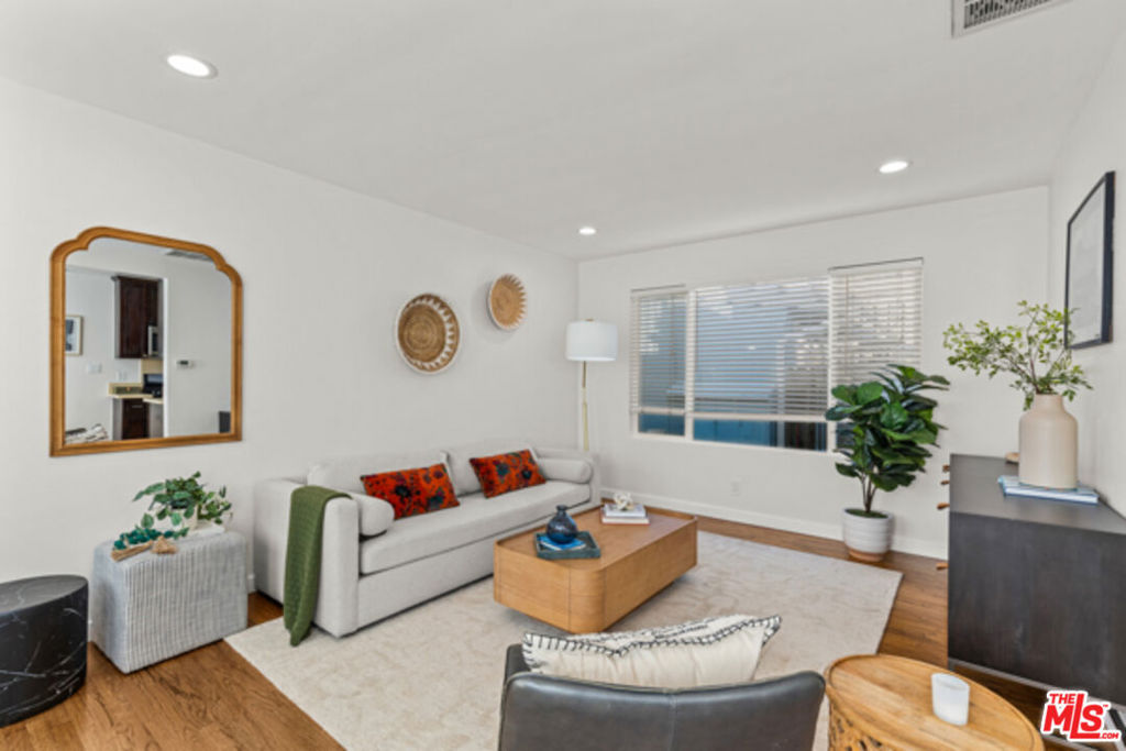 2402 Ocean Park Boulevard Property Photo 5