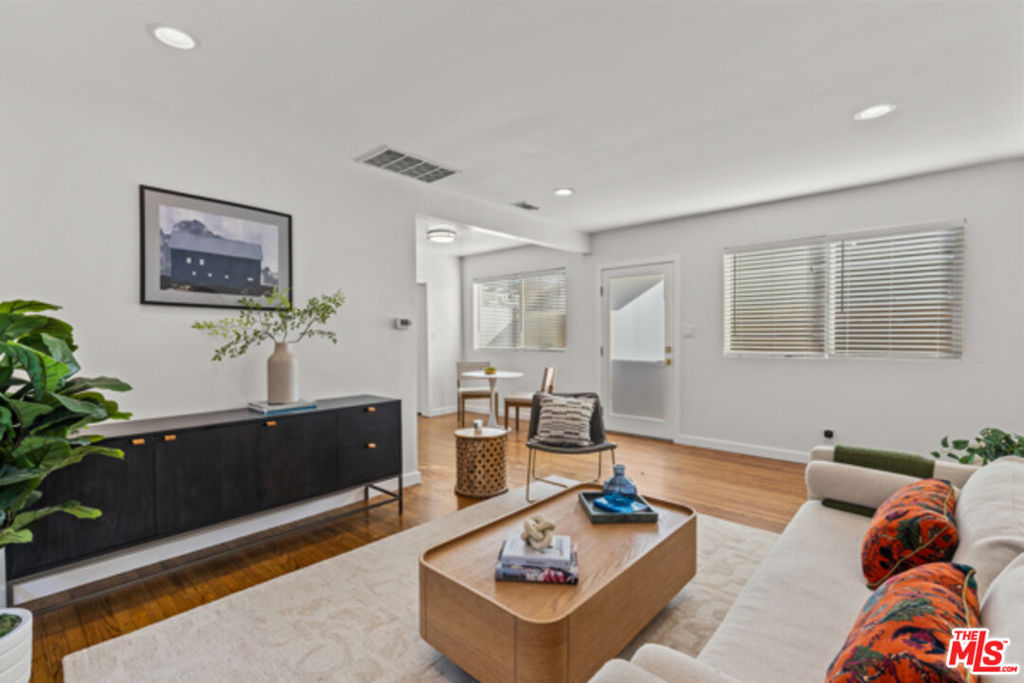 2402 Ocean Park Boulevard Property Photo 6