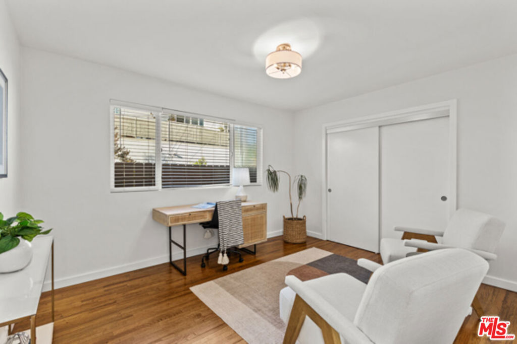 2402 Ocean Park Boulevard Property Photo 9