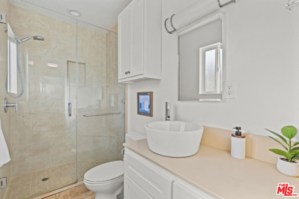 2402 Ocean Park Boulevard Property Photo 13