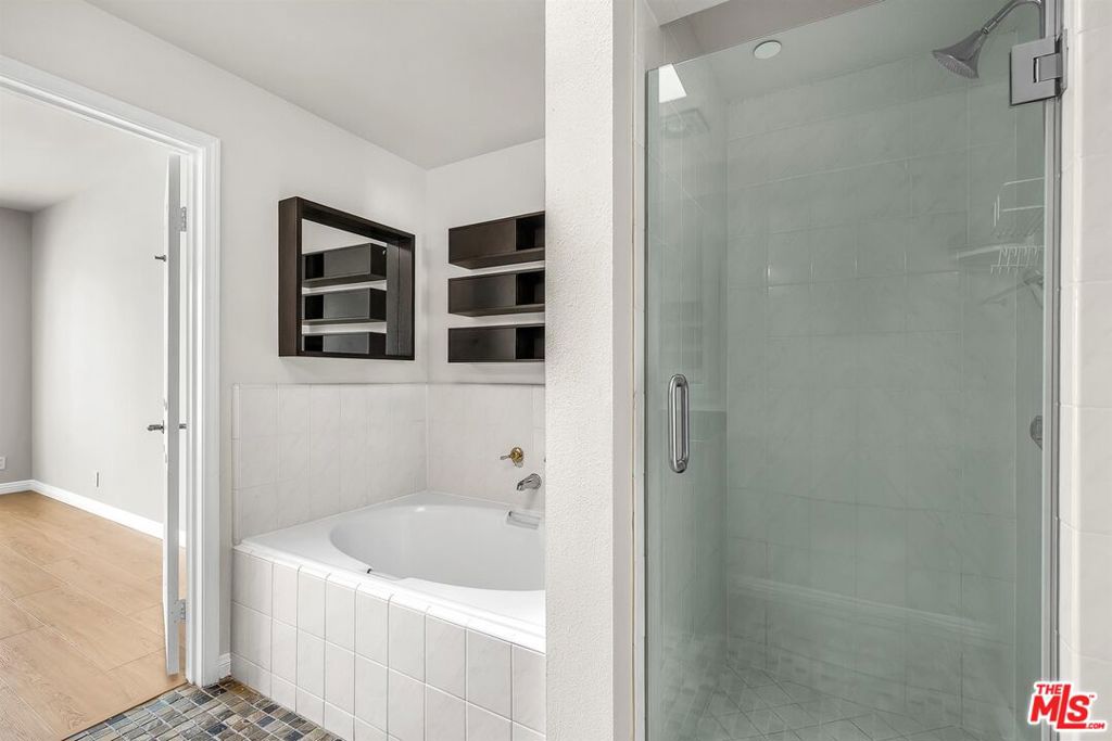 117 S Clark Drive 305 Property Photo 12