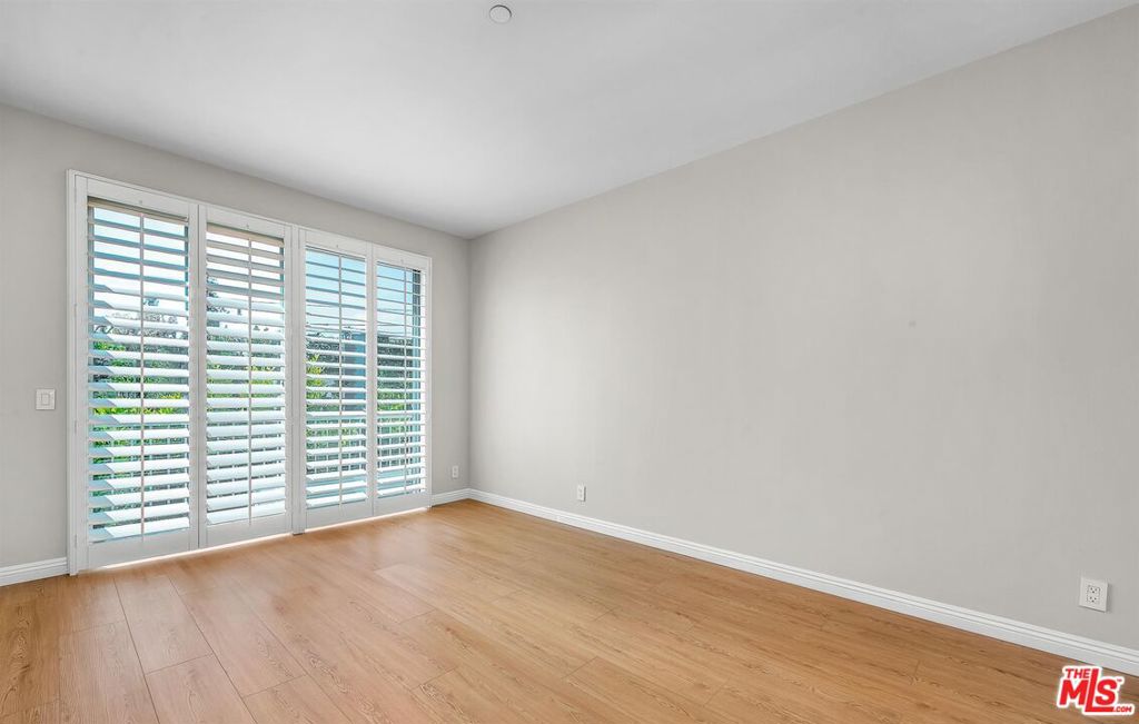 117 S Clark Drive 305 Property Photo 15