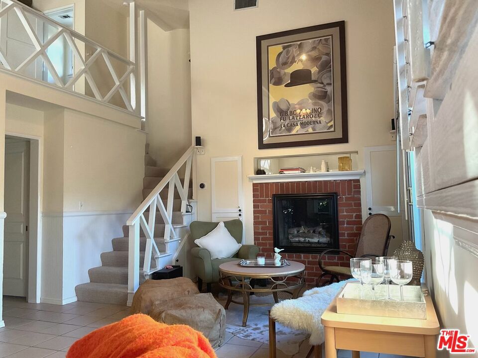 5262 N Willowcrest Avenue Property Photo 1