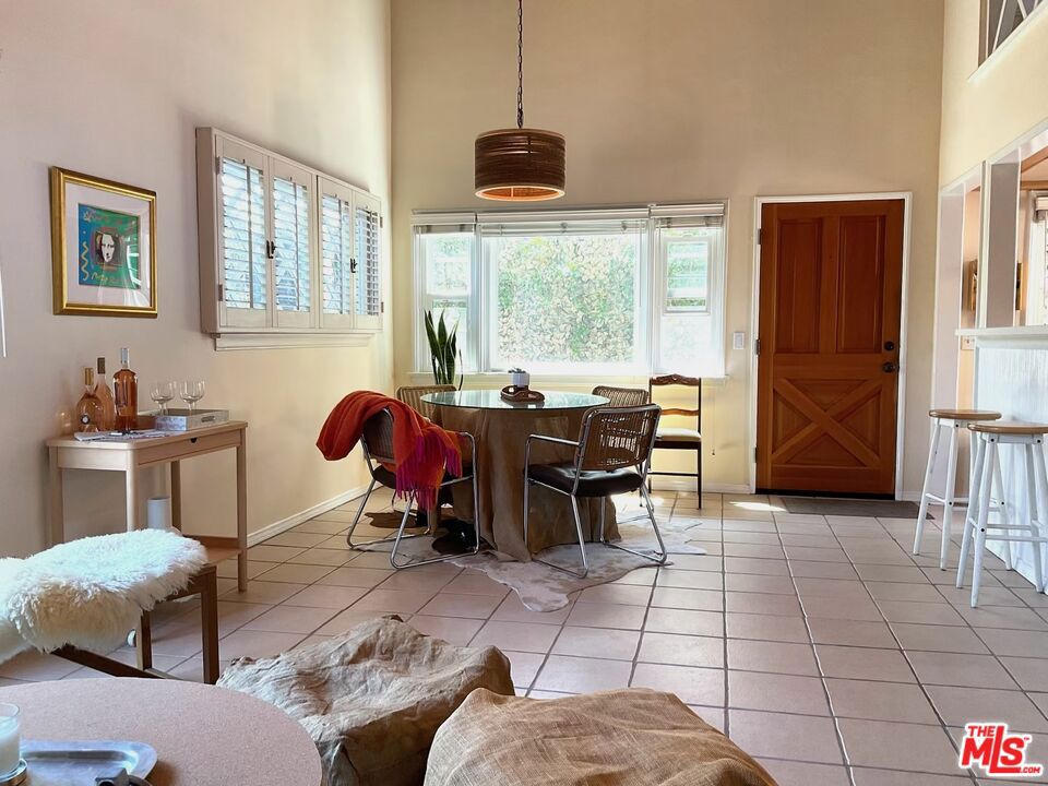 5262 N Willowcrest Avenue Property Photo 7