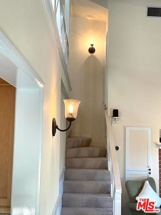 5262 N Willowcrest Avenue Property Photo 10