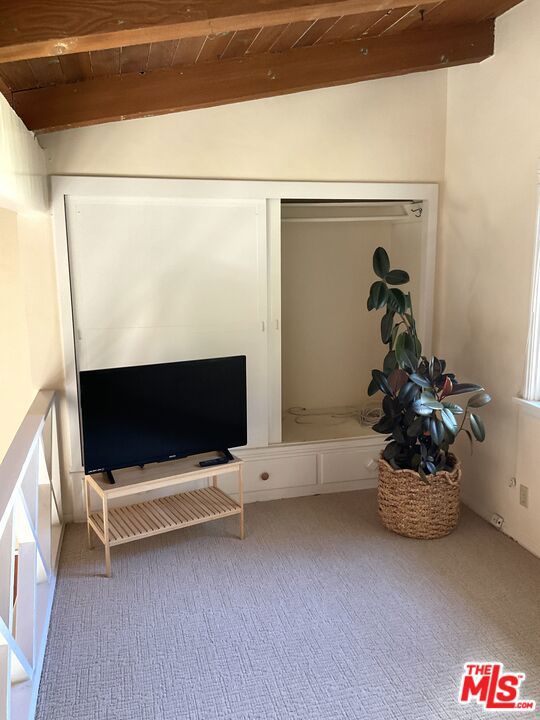 5262 N Willowcrest Avenue Property Photo 15