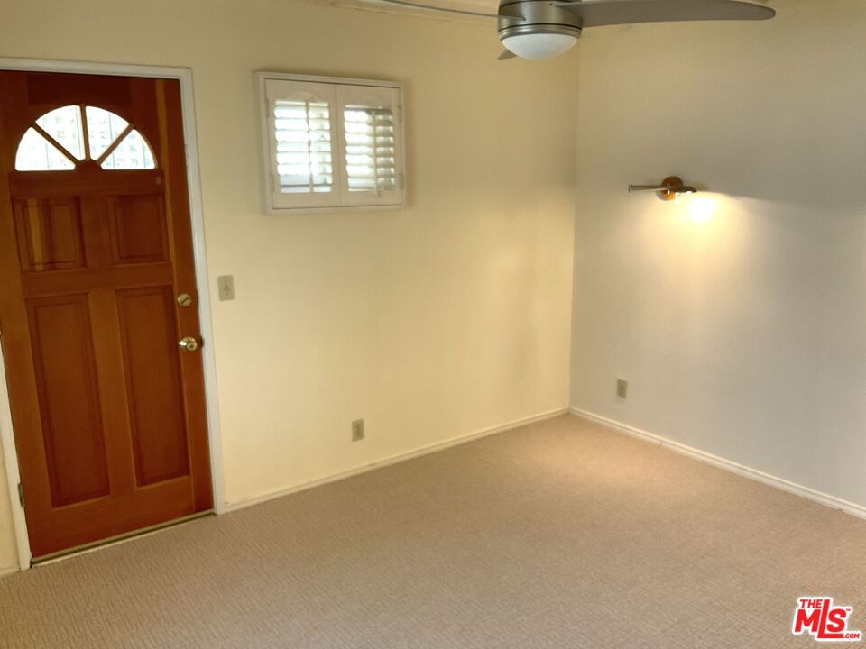 5262 N Willowcrest Avenue Property Photo 19