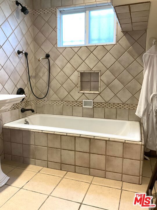 5262 N Willowcrest Avenue Property Photo 24