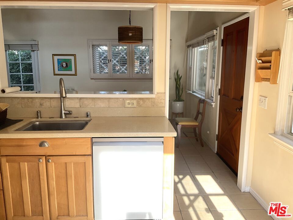 5262 N Willowcrest Avenue Property Photo 30