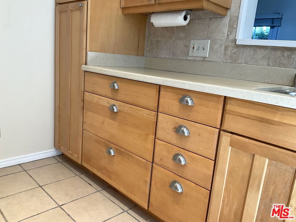 5262 N Willowcrest Avenue Property Photo 33