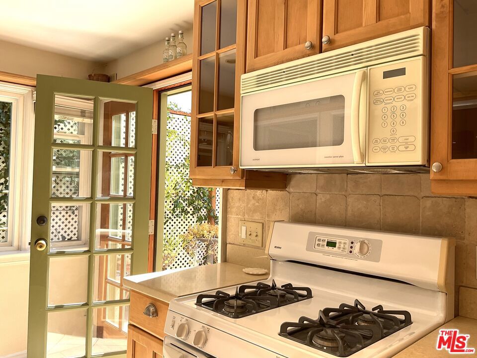 5262 N Willowcrest Avenue Property Photo 35