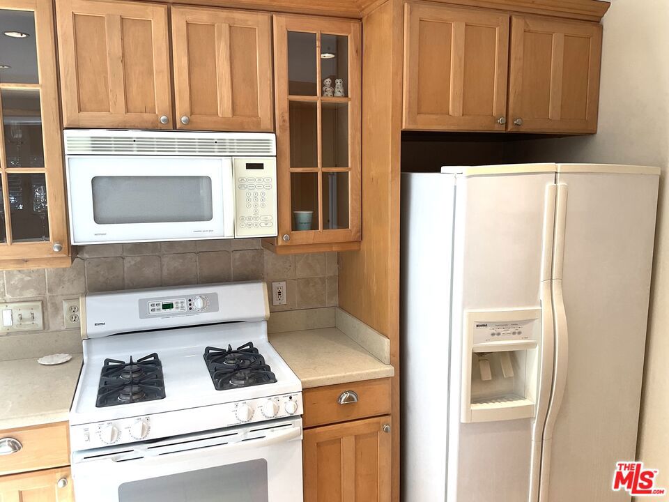 5262 N Willowcrest Avenue Property Photo 37