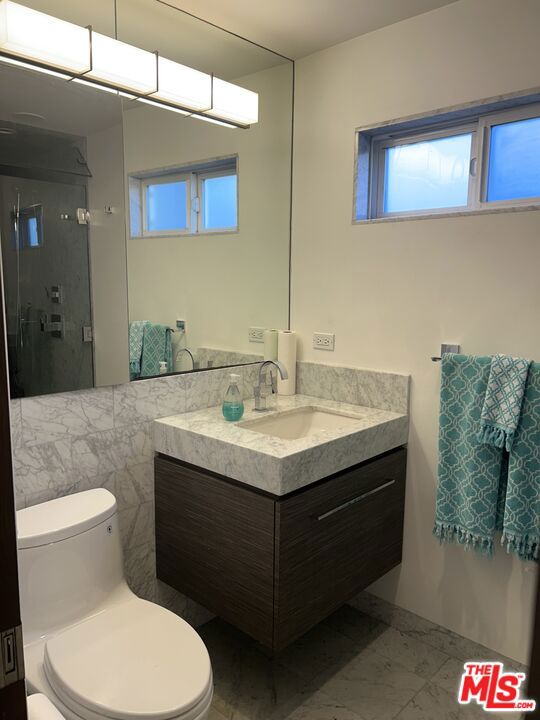 5262 N Willowcrest Avenue Property Photo 47