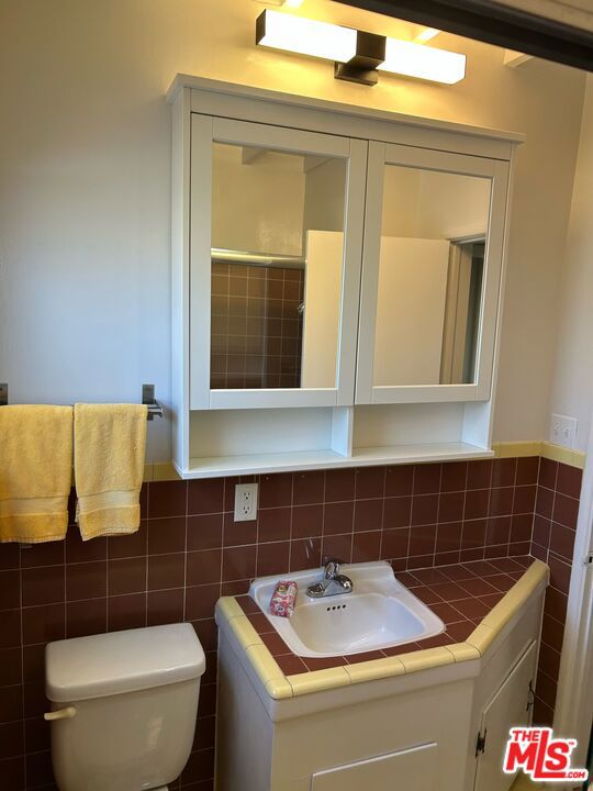 5262 N Willowcrest Avenue Property Photo 62