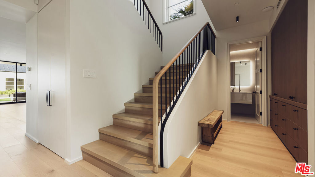 3640 S Barrington Avenue Property Photo 18
