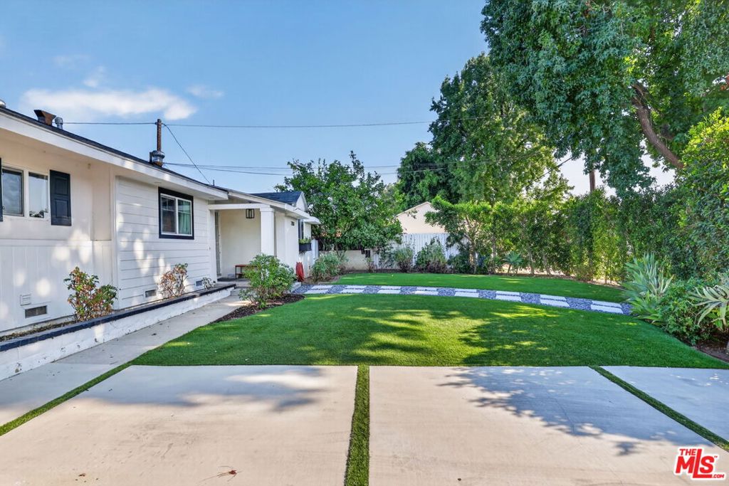 7550 Ruffner Avenue Property Photo 3