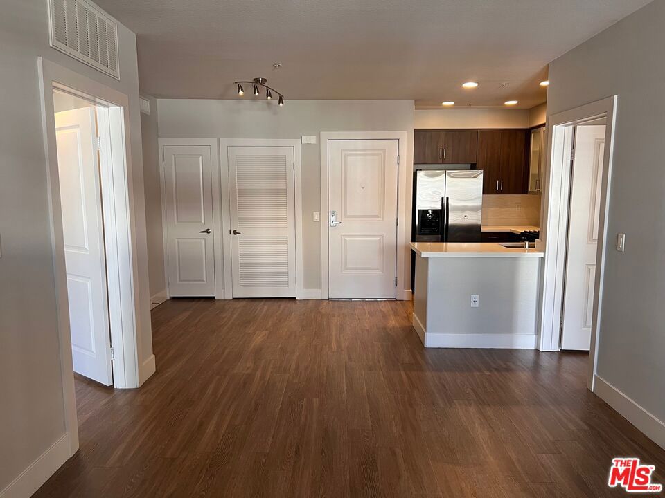 1040 Glendon Avenue 4106 Property Photo 4