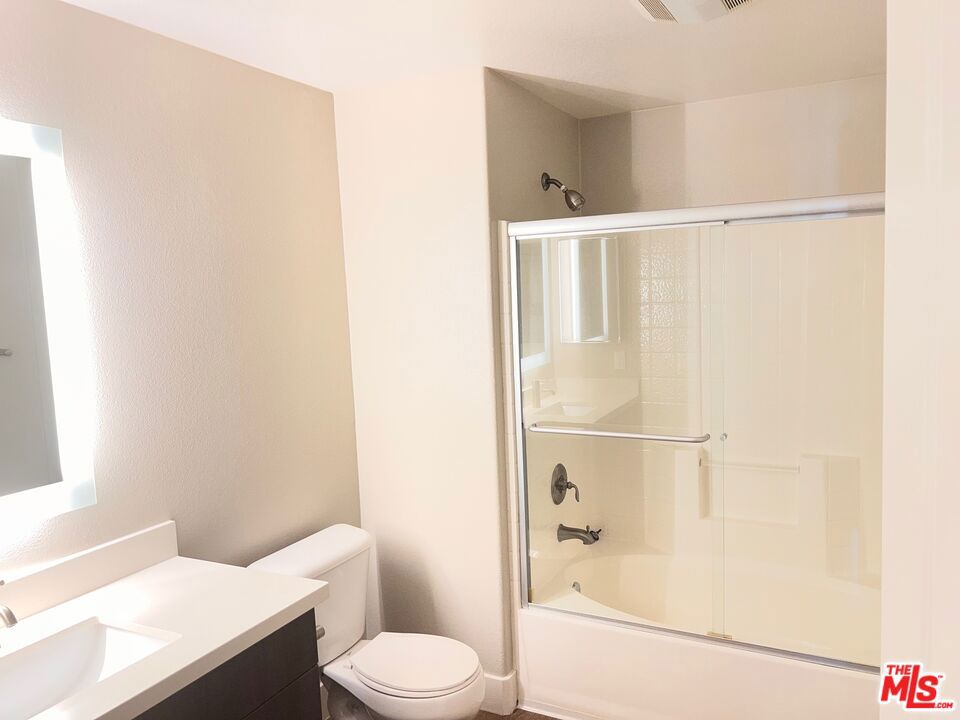 1040 Glendon Avenue 4106 Property Photo 11