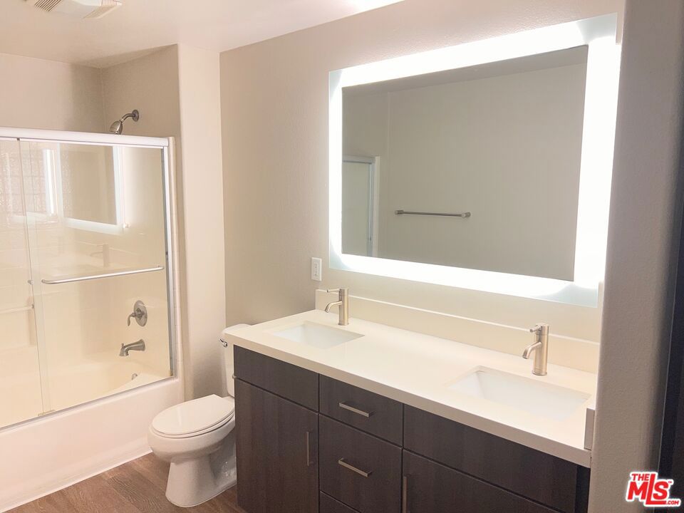 1040 Glendon Avenue 4106 Property Photo 12